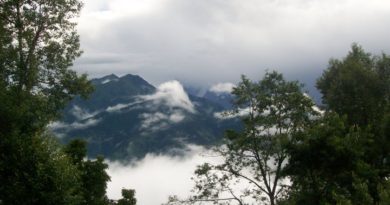 मुनस्यारी के मोड़ों पर हमारे लिए ट्विस्ट था : भाग-3 मुनस्यारी के मोड़ों पर हमारे लिए ट्विस्ट था : भाग-3