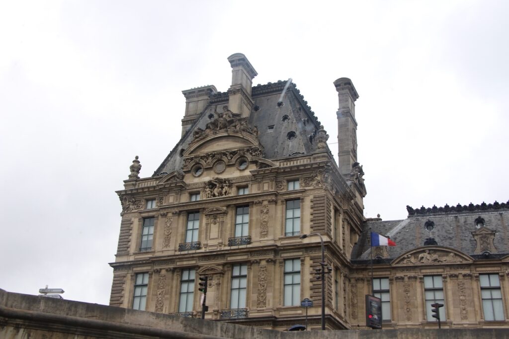 louvre museum paris architecture