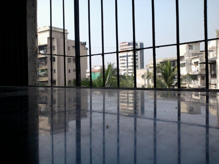 खुश रहना हमारी नैतिक जिम्मेदारी ही है