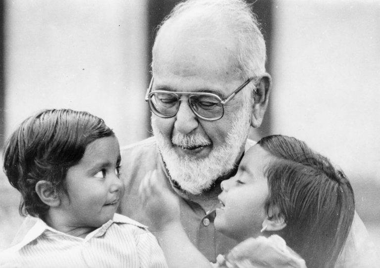 अज्ञेय ने देखी  एक बूँद जो सहसा उछली