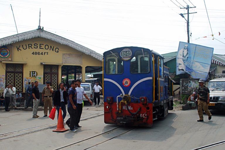 एक पोस्टकार्ड ‘चाय कंट्री’ कर्स्यांग से