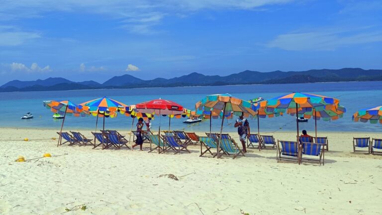 Picture showing Beach Holiday In india