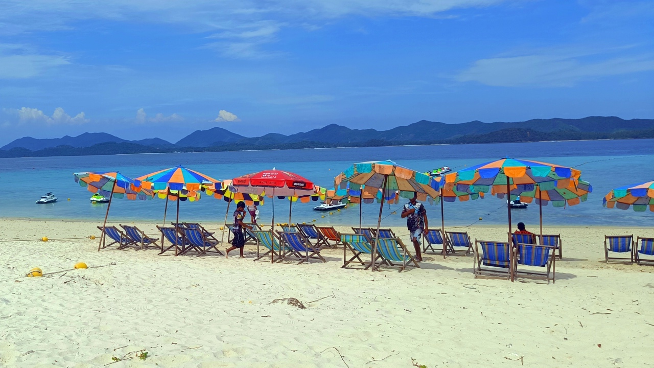 Picture showing Beach Holiday In india
