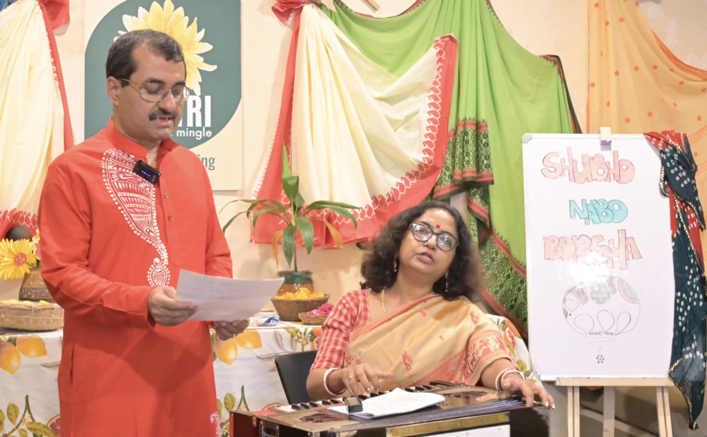 Image of Debjani and Ullas Bhattacharya singing