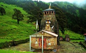 Madhyamaheshwar-temple-trek-Uttarakhand-